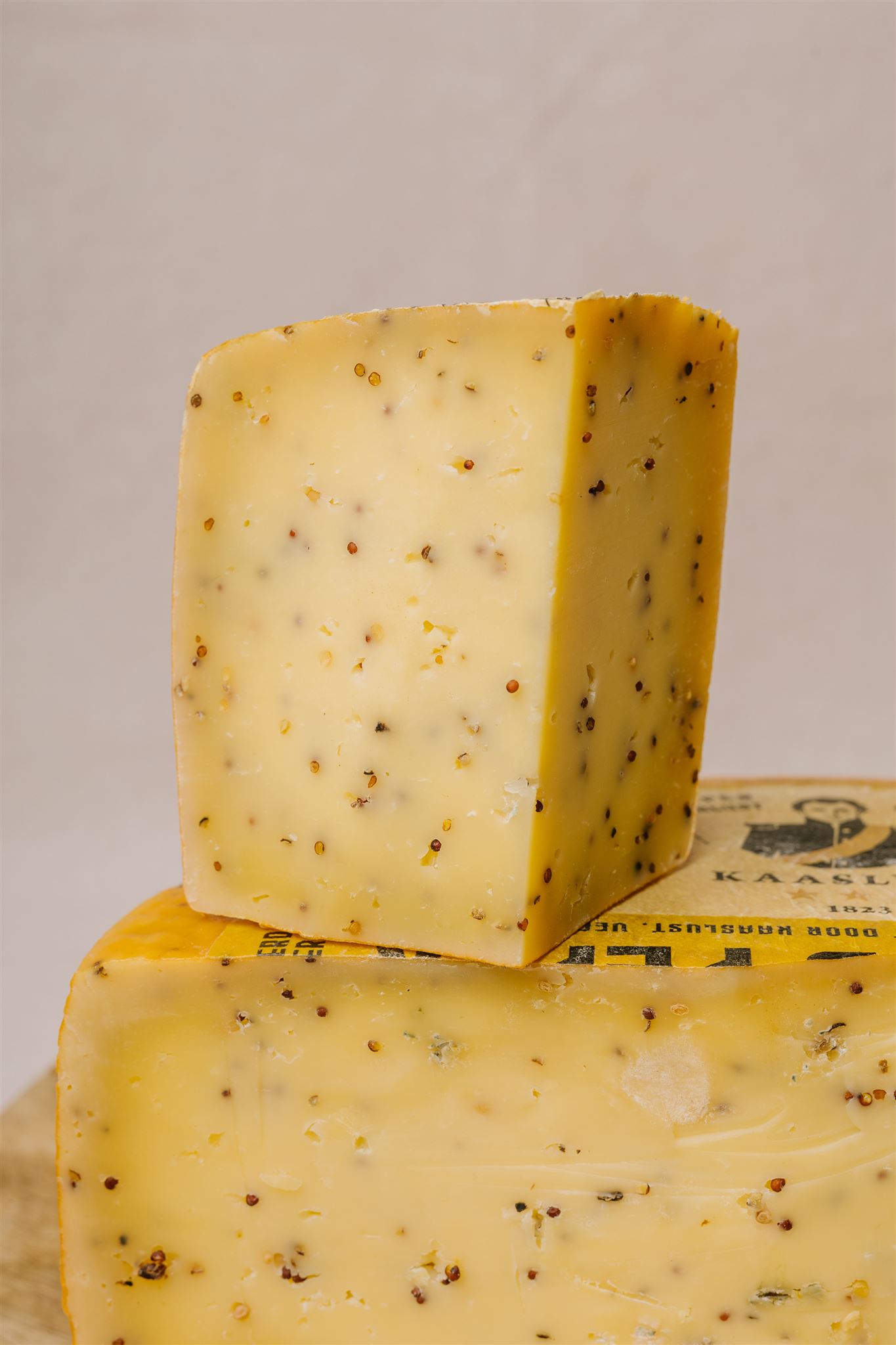 Ser gouda holenderska z musztardą i czarnym pieprzem - obrazek 2